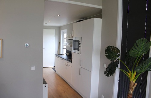 Lathum Ski Chalet | Stylish chalet with sauna, in a holiday park directly on a recreational lake