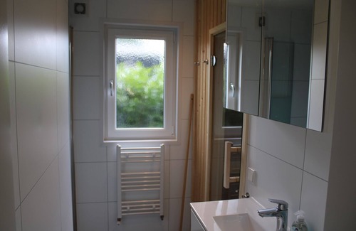 Lathum Ski Chalet | Stylish chalet with sauna, in a holiday park directly on a recreational lake