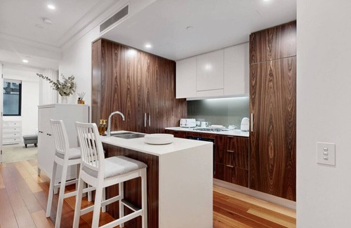 Kings Cross Apartment | Stylish City Escape with Private Courtyard