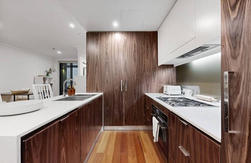 Kings Cross Apartment | Stylish City Escape with Private Courtyard