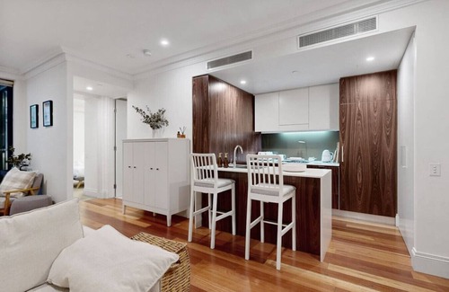 Kings Cross Apartment | Stylish City Escape with Private Courtyard