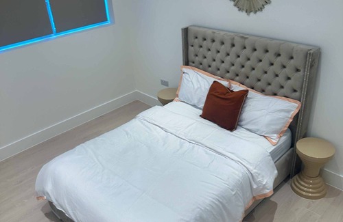 Kidbrooke with Hornfair Apartment | Stylish City Retreat in Central London