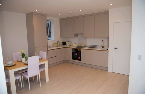 Kidbrooke with Hornfair Apartment | Stylish City Retreat in Central London