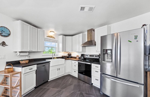 Surf Side Shores House | Stylish Coastal House Just Steps to private Beach! Snowbird Monthly Rates