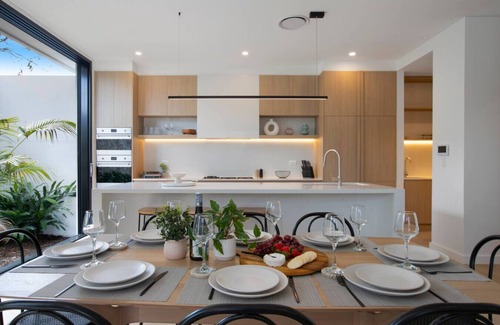 Burraneer House | Stylish Coastal Retreat Near Cronulla Beach