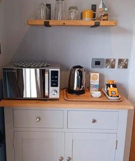 Carbis Bay Apartment | Stylish coastal retreat in St Ives with parking