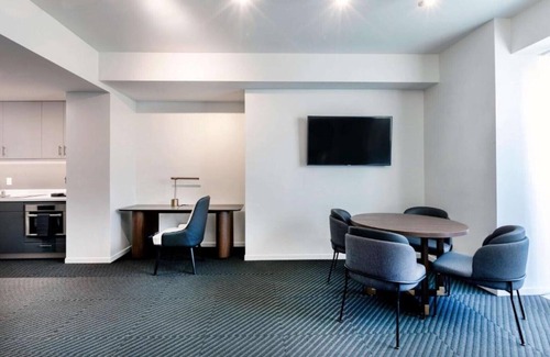 Iowa City House | STYLISH COMFORT IN DOWNTOWN IOWA CITY