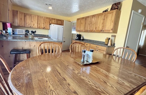 Great Falls House | Stylish Comfort in the Heart of the City"