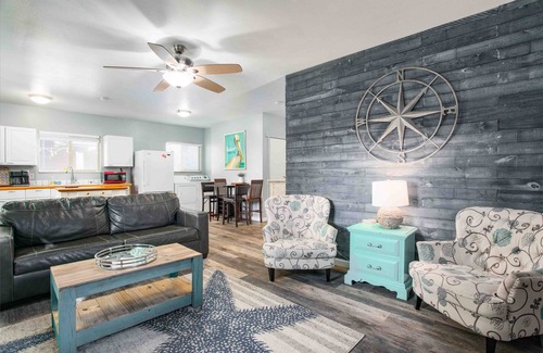Crescent City Cottage | Stylish comfort located just 10 minutes away from Park & River