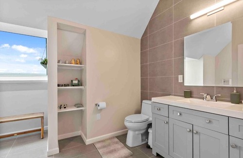 Downtown Apartment | Stylish Comfort Wooster Square Yale Wi-Fi