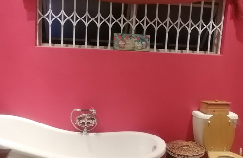 Valhalla Bed & Breakfast | Stylish & comfortable. Close to golf course, shopping & hiking