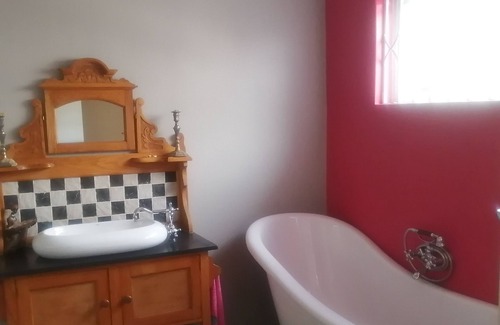 Valhalla Bed & Breakfast | Stylish & comfortable. Close to golf course, shopping & hiking