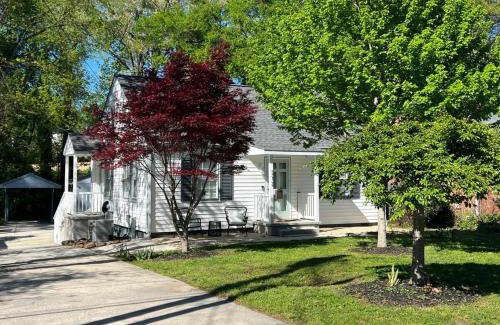 East Raleigh House | Stylish & Comfy 5 Location Private Backyard Updated Close to Downtown Walkable