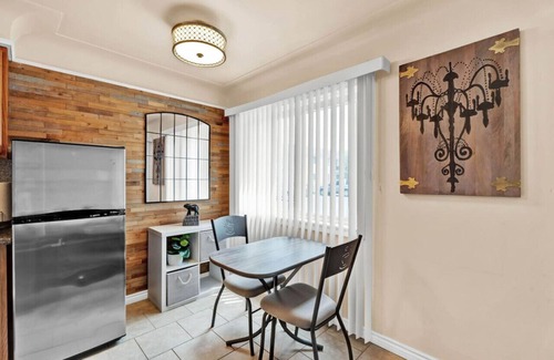 Shelby Township Apartment | Stylish & Comfy Shleby Retreat ~ Patio ~ Parking!