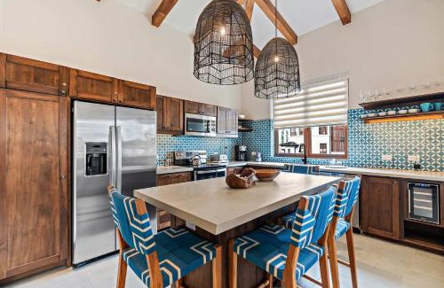 Las Catalinas Apartment | Stylish Condo in the Heart of Las Catalinas with Vibrant Design & Exclusive Beach Club Access