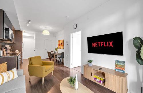 Mount Pleasant West Apartment | Stylish Condo Stay - Heart of Midtown Toronto