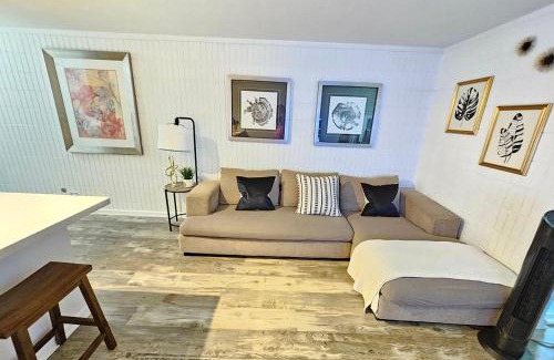 Punaluu Apartment | Stylish Condo Steps to Beach