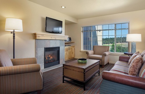 Klamath Falls Resort | Stylish Condo w/Private Balcony, Indoor Resort Pool & Onsite Golf