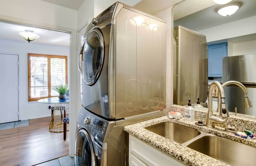Knox - Henderson Apartment | Stylish Condo w/Pool in Knox Henderson!