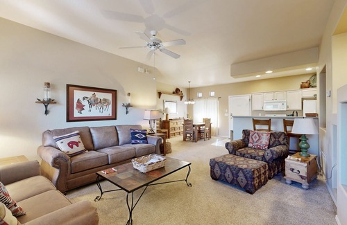 Rancho Vistoso Condo | Stylish condo with pool, hot tub & lovely mountain views