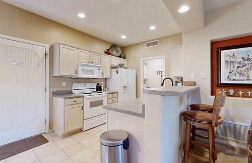 Rancho Vistoso Condo | Stylish condo with pool, hot tub & lovely mountain views