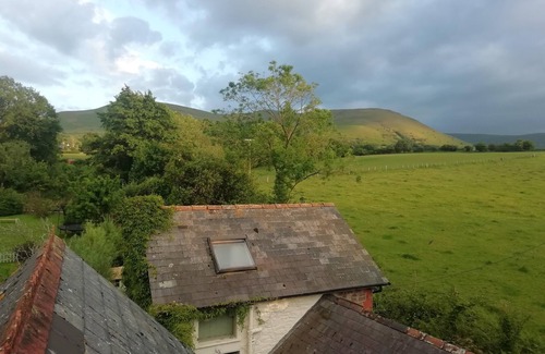 Brecon Cottage | Stylish cottage for 4 in the Brecon Beacons