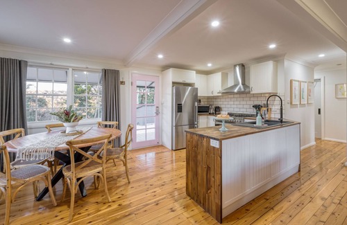 Canyonleigh Cottage | Stylish Country Cottage.