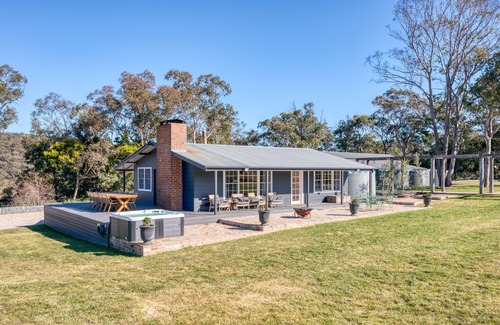 Canyonleigh Cottage | Stylish Country Cottage.