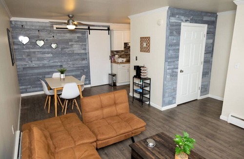 Ferndale Apartment | Stylish cozy 1 Bedroom Apartment in Ferndale MI
