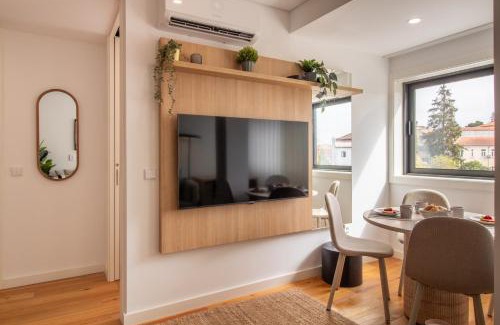 Bonfim Apartment | Stylish & Cozy 1BR with AC by LovelyStay