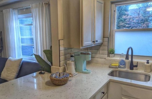 Potomac West Apartment | Stylish & Cozy #2 8 mins to DCA & Washington DC