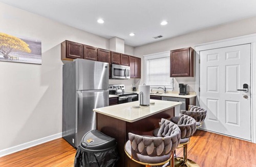 Detroit Apartment | Stylish & Cozy 2-BR Detroit