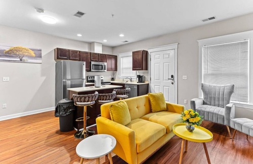 Detroit Apartment | Stylish & Cozy 2-BR Detroit