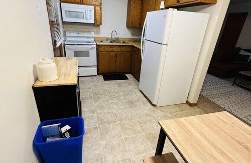 Appleton Apartment | Stylish & Cozy APT-Self Check-In & Free Parking