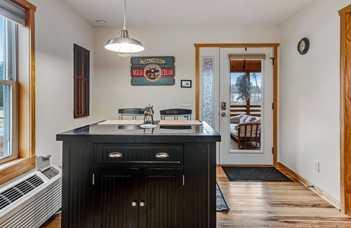 New Lisbon Cabin | Stylish & Cozy Retreat W/ Free WiFi, Three Ponds On-site, & Jetted Tub - Dogs OK