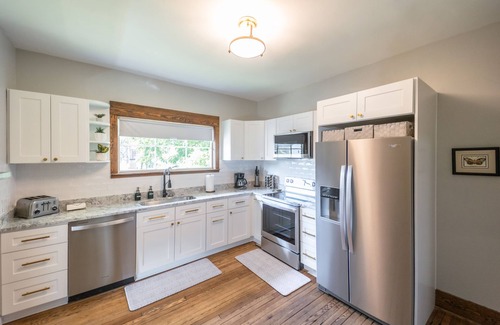 Somerset House | Stylish craftsman, perfect for groups, steps away from Downtown!