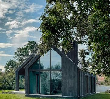 Grunow House | Stylish Design Retreat Near The Lake