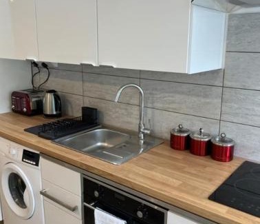 Banstead Apartment | Stylish Detached Studio, Banstead with off street Parking