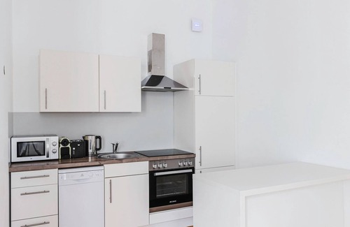 Dobling Apartment | Stylish Döbling 1BR, Fully Equipped, by Blueground