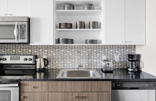 Theatre District Apartment | Stylish Downtown 1BR w/Luxury Amenities and Rooftop Views by Blueground