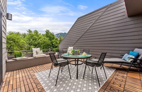 Lower Arapahoe Condo | Stylish Downtown 2BR Condo in West End