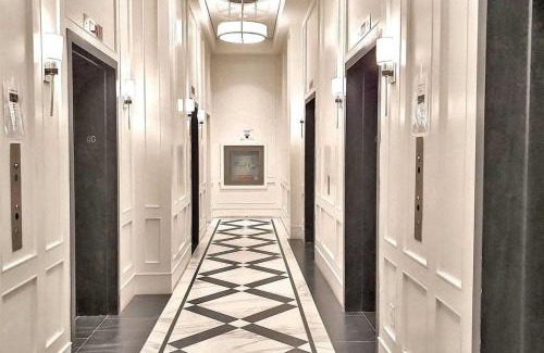 Bay Cloverhill Apartment | Stylish Downtown Toronto Residential Hotel