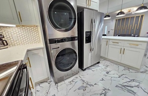 Lawsona - Fern Creek House | Stylish Duplex walkTO Lake Eola Orlando. Sleeps 8