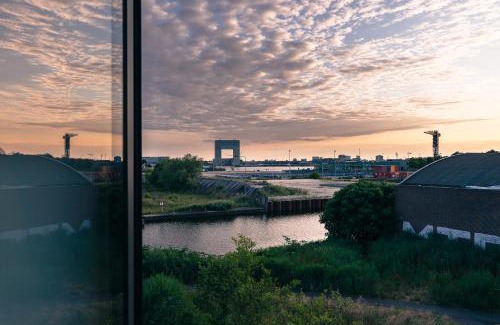 Amsterdam North Apartment | Stylish Eco Retreat Amsterdam with Panoramic Views