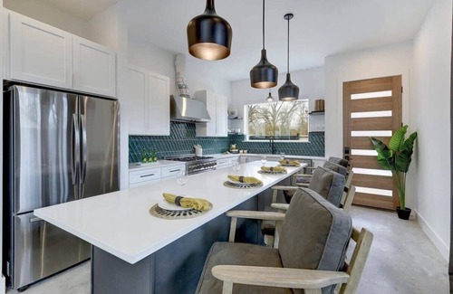 East MLK House | Stylish Elegant Construction | Heated Pool