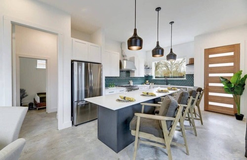 East MLK House | Stylish Elegant Construction | Heated Pool