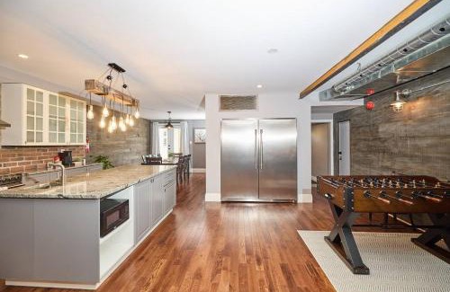 Downtown Niagara Falls Apartment | Stylish Escape By The Falls 6-8