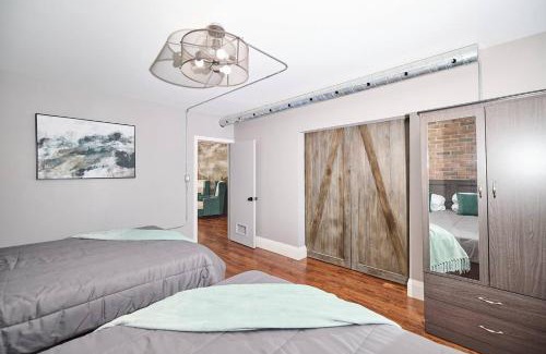 Downtown Niagara Falls Apartment | Stylish Escape By The Falls 6-8