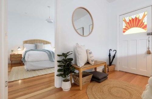 Bridport House | Stylish Escape with Sea Breezes & Comfort