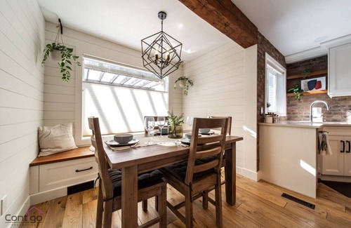 Southwest Edmonton House | Stylish Euro Vibes Home | Gym | AC | Yard | Office